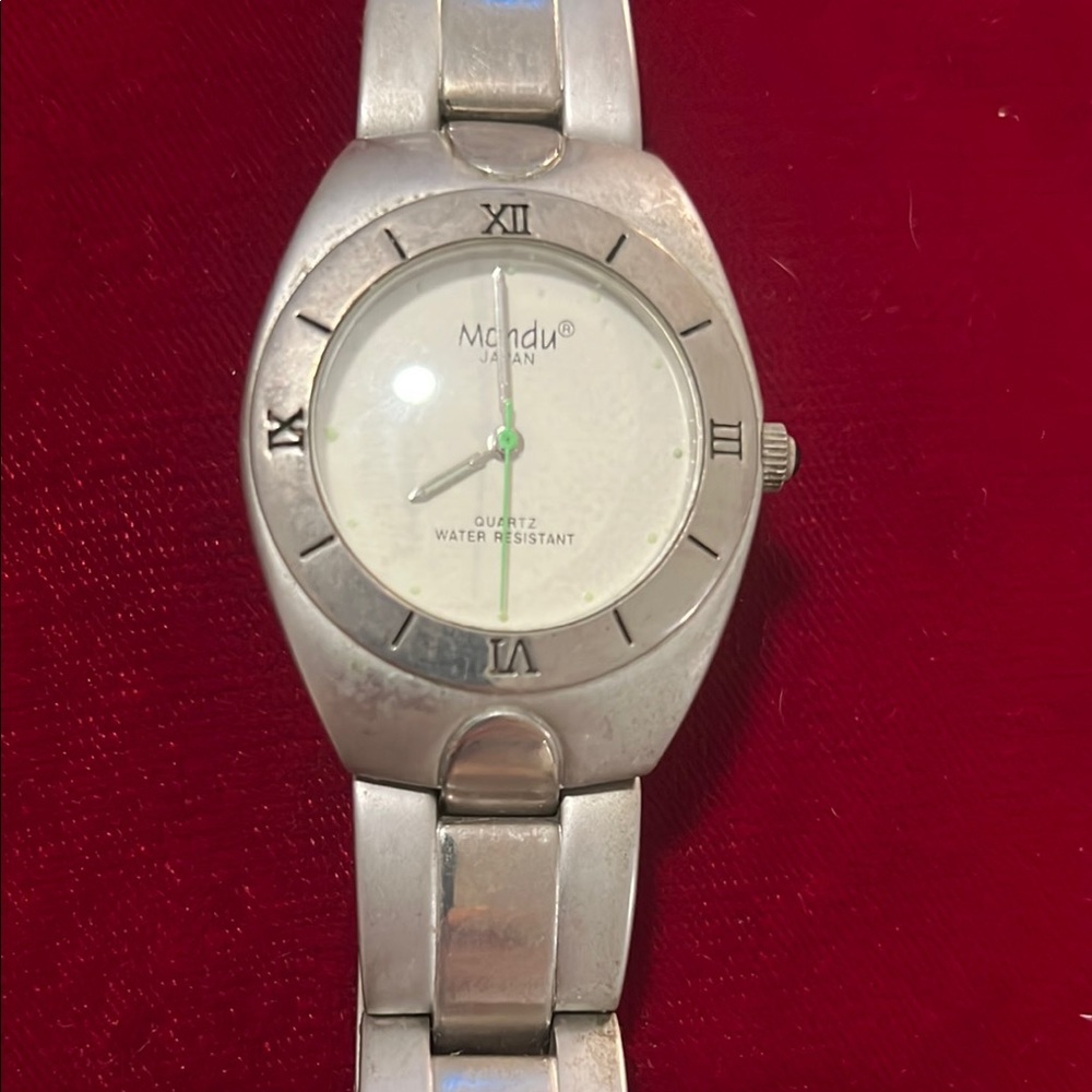 Mindu Silver Quartz Watch - Picture 2 of 6